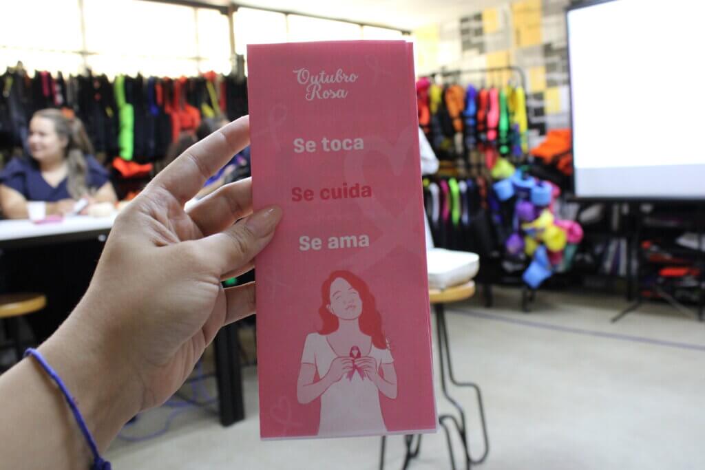 Marcador do Outubro Rosa com mensagem de prevenção ao câncer de mama