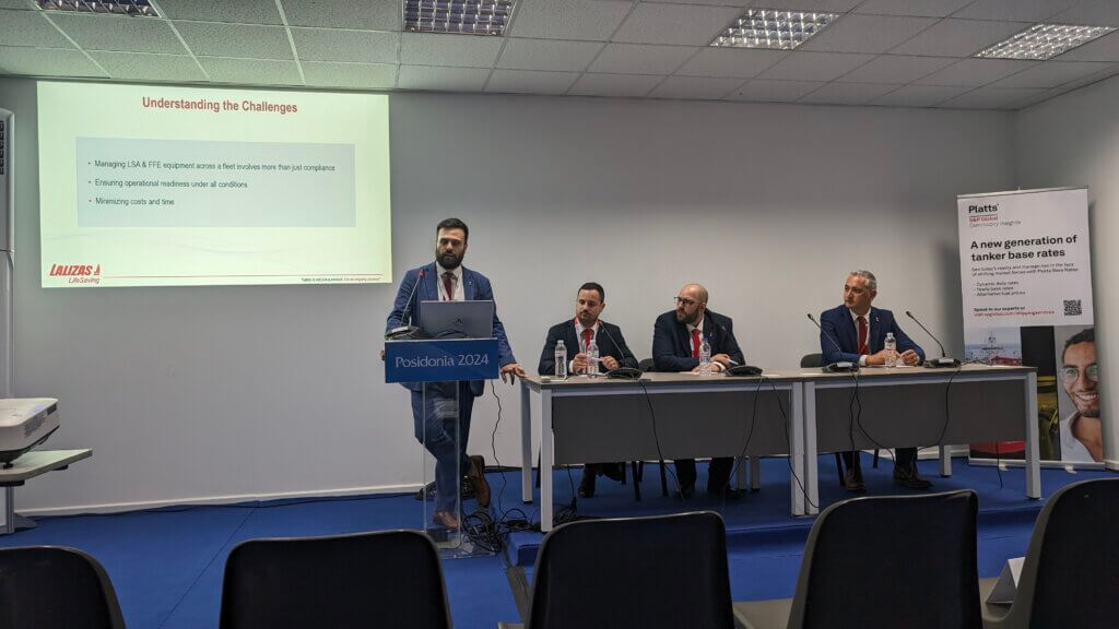 Painel de palestras durante a Posidonia 2024