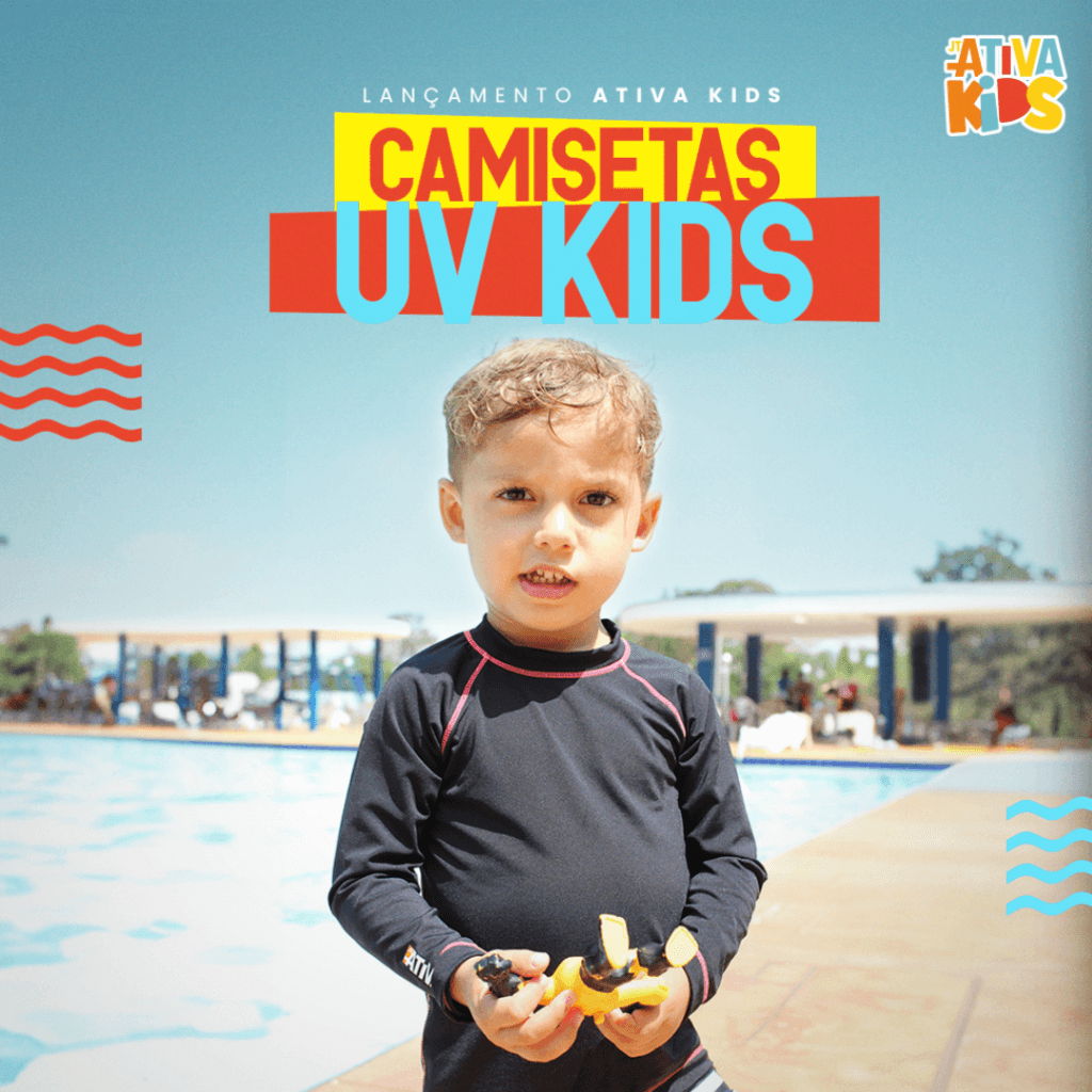Criança usando camiseta UV da linha Ativa Kids à beira da piscina
