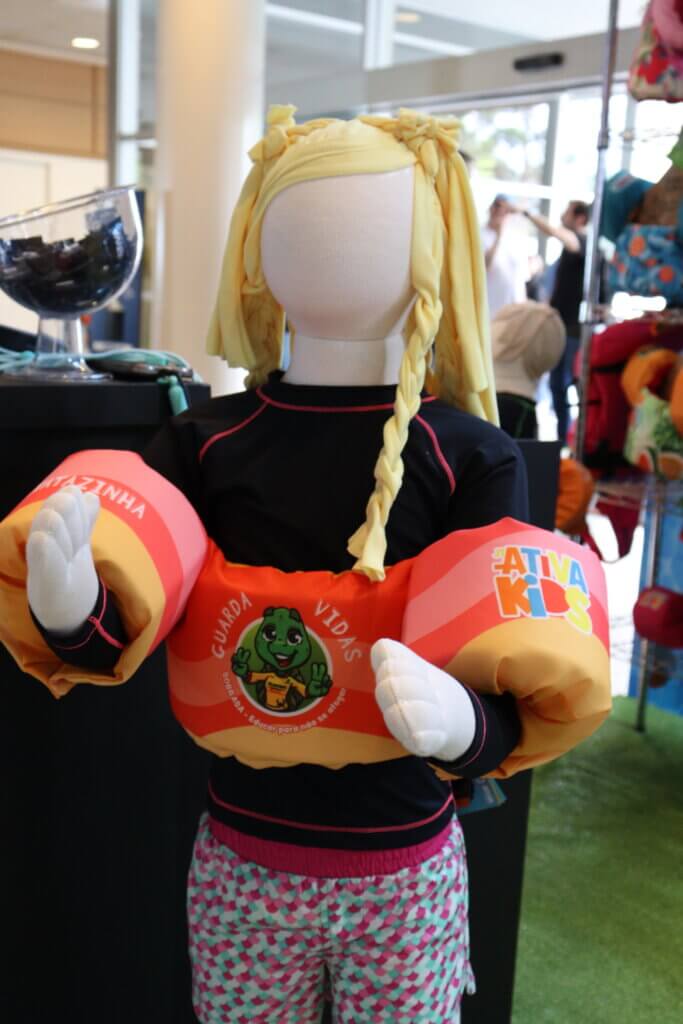 Manequim infantil usando Colete Tatazinha Ativa Kids SOBRASA