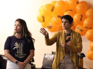 Apresentação durante encontro da Ativa Náutica com balões ao fundo