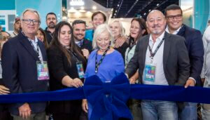 Cerimônia de abertura da Pesca Trade Show 2025 com corte de faixa