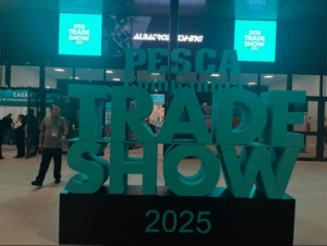 Identificação da Pesca Trade Show 2025 na entrada do evento