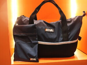 Bolsa preta da Ativa Náutica em exposição