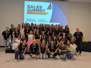 Grupo reunido durante o Sales Summit da Ativa Náutica