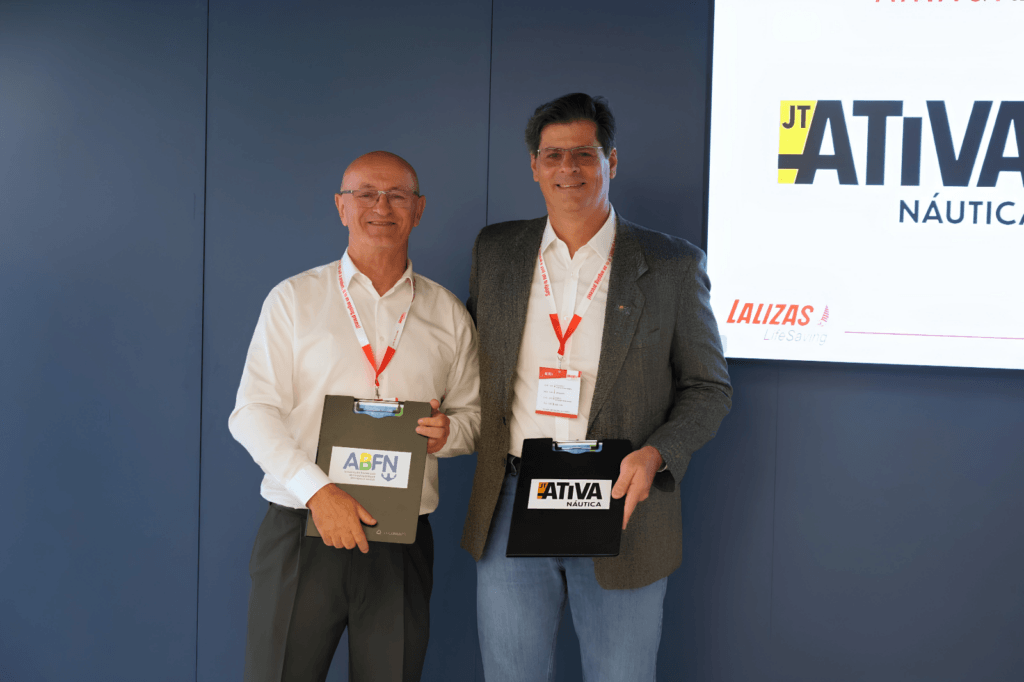 Dois participantes durante encontro da Ativa Náutica e ABFN