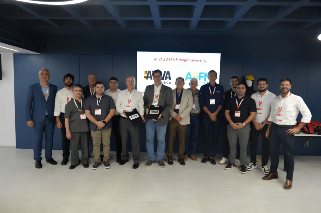 Grupo reunido durante encontro da Ativa Náutica e ABFN
